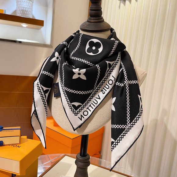 💎✨AUTHENTIC✨💎Louis Vuitton scarf - Picture 3 of 7